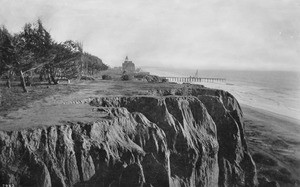 View of the palisade cliffs and Santa Monica beach, showing the Hotel Arcadia in the background, ca.1898