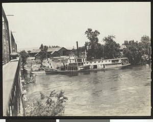 Four-level steamboat and bridge in Red Bluff, 1900-1940