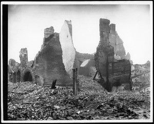 San Francisco earthquake damage, showing the ruins of the California Hotel at Bush and Kearney Streets, 1906