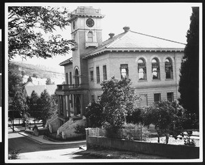 Exterior view of the Courthouse in Sonora, Toulumne County, 1936