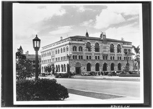 Exterior view of the Student Union building on the campus of the University of Southern California