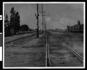 Pacific Electric railway tracks in Compton, showing boxcars to the right, 1908