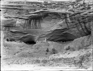 Mummy caves, cliff dwellings, Canyon de Chelly, Arizona