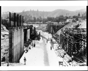 View of the construction of a bridge across the Arroyo Seco at Avenue Forty-three in Los Angeles, ca.1938