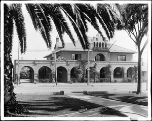 Exterior view of the Friday Morning Club building on Figueroa and Ninth Streets, ca.1905-1910