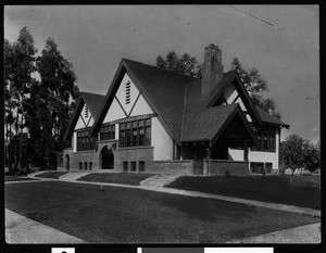 Exterior view of the Hollywood Public Library