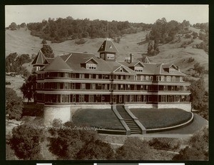 Exterior view of the Witter Springs Hotel in Lake County, ca.1910