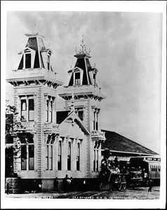 View of the Los Angeles and Independence Railroad depot at San Pedro Street and Fourth Street, ca.1887