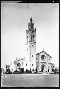 Exterior view of the First United Methodist Church on Wilshire, near Hancock Park, 1920-1929