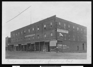 Exterior view of Golden Eagle Hotel in Redding