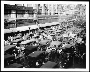 Cars decorated with flags jammed on 6th Street and Broadway in a peace celebration of the war's end, November 11, 1918