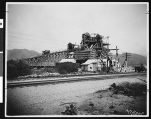 Large apparatus of Rivas plant of the Union Rock Company, February 1927