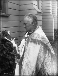 Father Reposo with crucifix at Mission San Jose, 1908