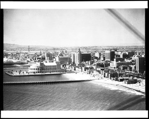 Birdseye view of the Rainbow Pier in Long Beach, ca.1935