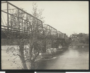 River and bridge in Red Bluff, 1900-1940