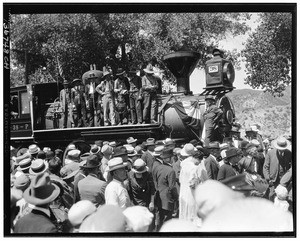 "Wedding of the rails", showing the crowd moving towards the right, 1926