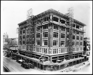 View of the Ville de Paris (Dyas) dry good and sporting goods store being built on the southeast corner of Seventh Street and Olive Street, 1920-1930