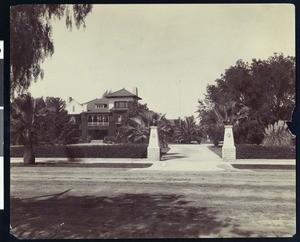 Exterior view of the Stuart-Harkness residence in Pasadena, ca.1900