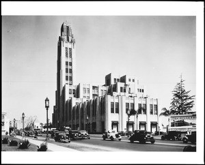 Exterior of the Bullock's Department Store on Wilshire Boulevard, taken from down the street, ca.1936