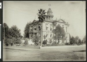 Exterior view of the Tulare Court House in Visalia, 1900-1940