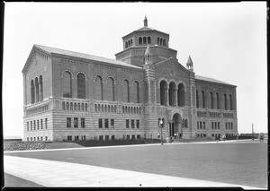 Exterior view of the UCLA library building, later the Lawrence Clark Powell Library, ca.1935