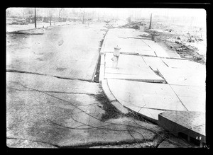 Seventeenth Street, showing cracks caused by the earthquake, San Francisco, 1906