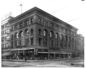 Exterior view of the Fifth Street Department Store, on the corner of Broadway and Fifth Street, ca.1902