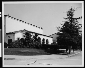 Exterior view of Audubon Junior High School on Crenshaw Boulevard