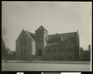 Exterior view of the Carnegie Free Library in Hanford, 1900