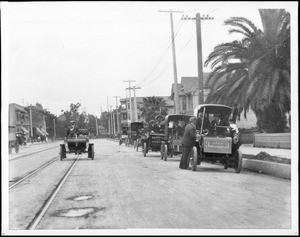 Early automobiles on Broadway between Ninth and Tenth Streets looking south, Los Angeles, May 24, 1904