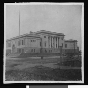 Exterior view of the Hollywood Union High School, 1908