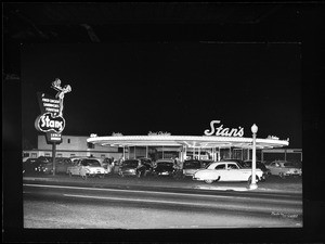 Exterior view of Stan's Drive-In in Fresno, 1950-1959