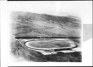 An aerial view of Beverly Hills Racetrack and surrounding areas, Santa Monica Boulevard and Wilshire Boulevard, Beverly Hills, ca.1921