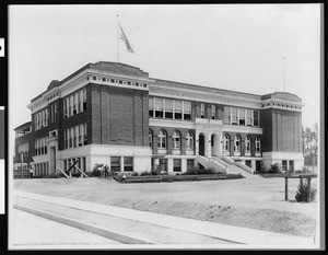 Exterior view of the Los Feliz School