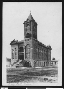 Exterior view of City Hall in Salem, Oregon