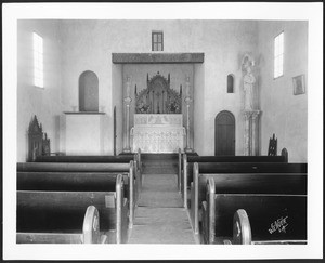 Altar in an unknown church in Los Angeles, 1900