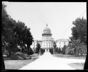 Exterior view of the California State Capitol building in Sacramento