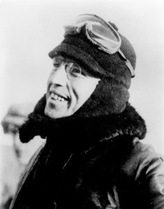 Portrait of aviator Arch Hoxsey at the Dominguez Air Meet, Los Angeles, December 31, 1910