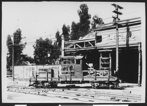 Pacific Electric car at old Pasadena car house, ca.1915