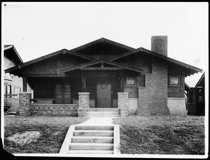 Exterior view of a Craftsman-style bungalow in South Pasadena, California, ca.1910