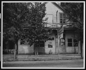 Exterior view of a hotel in Knight's Ferry, ca.1930