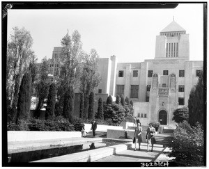 Exterior view of the Los Angeles Public Library, October 1943