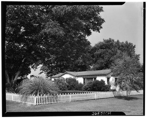 One acre farm near El Monte, showing a house covered in bushes, August ,1927