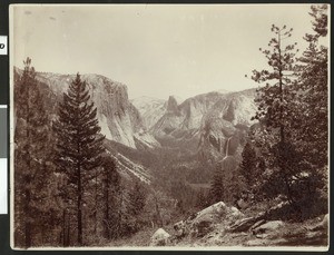 View from Inspiration Point in Yosemite National Park