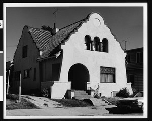 Exterior view of a residence in Hollywood on De Longpre Avenue