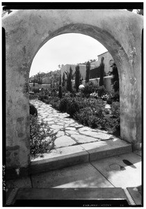 View of the Spanish-type home of Elwood Riggs in La Cañada Flintridge, July 6, 1926