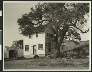 Exterior view of Triumfor Ranch house east of Oxnard, 1929
