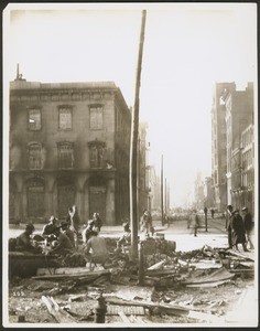 San Francisco earthquake damage, showing workers eating dinner at Montgomery Street looking north from California Street, 1906