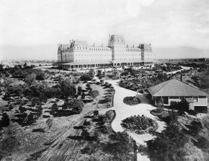 View of the Hotel Raymond, South Pasadena, ca.1890