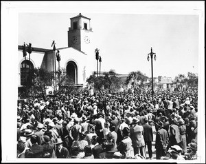 Crowd attending Opening Day at Union Station, April 1, 1939